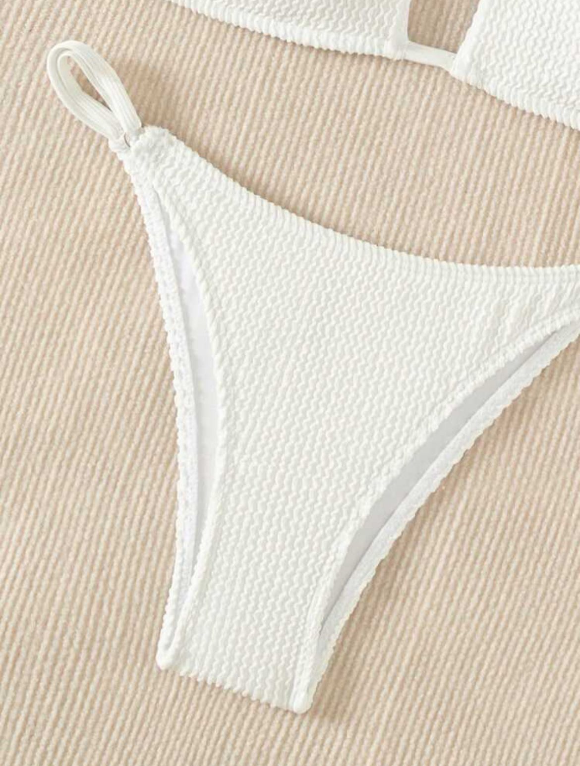 Bikini: Coconut cream