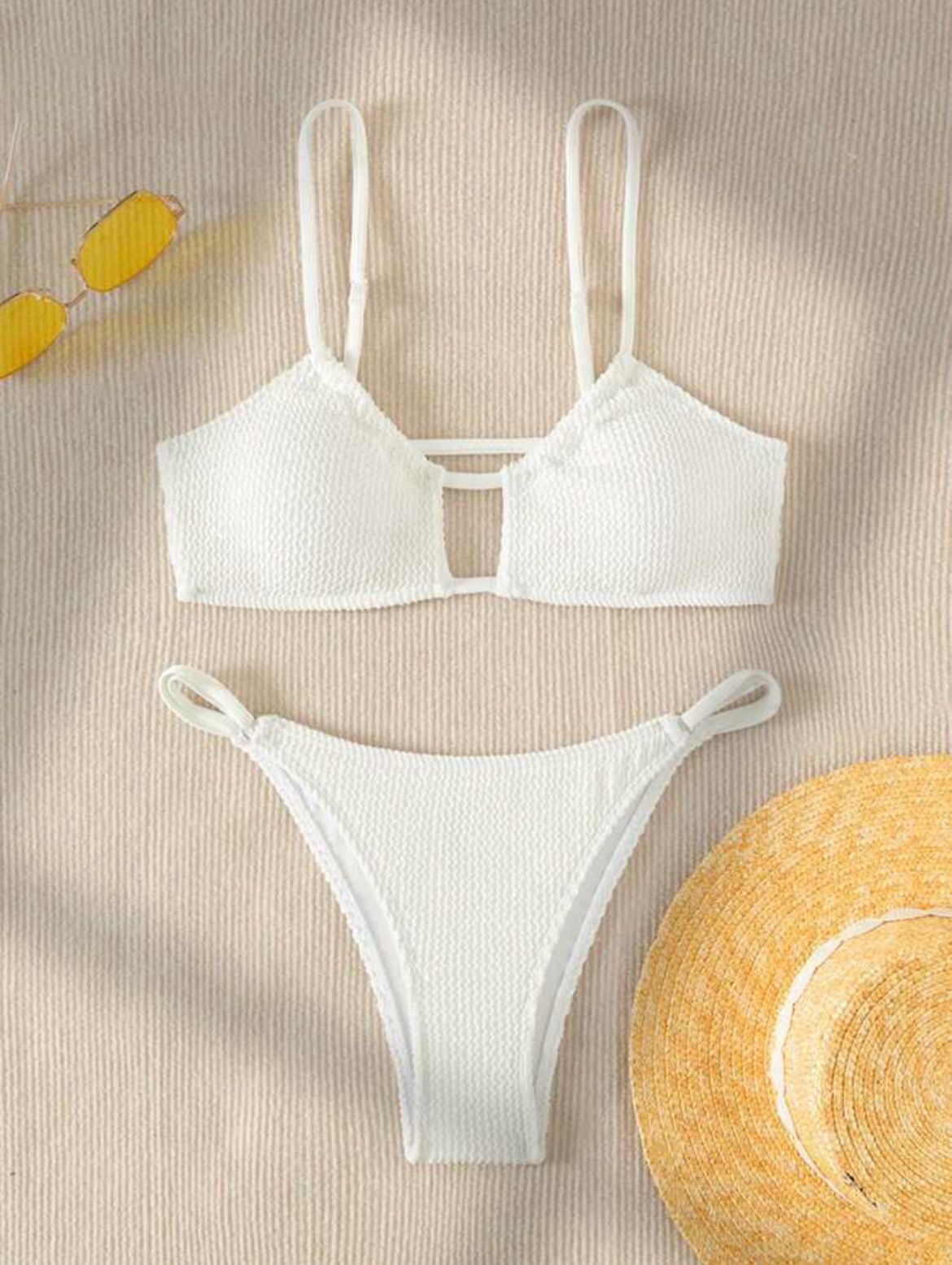Bikini: Coconut cream