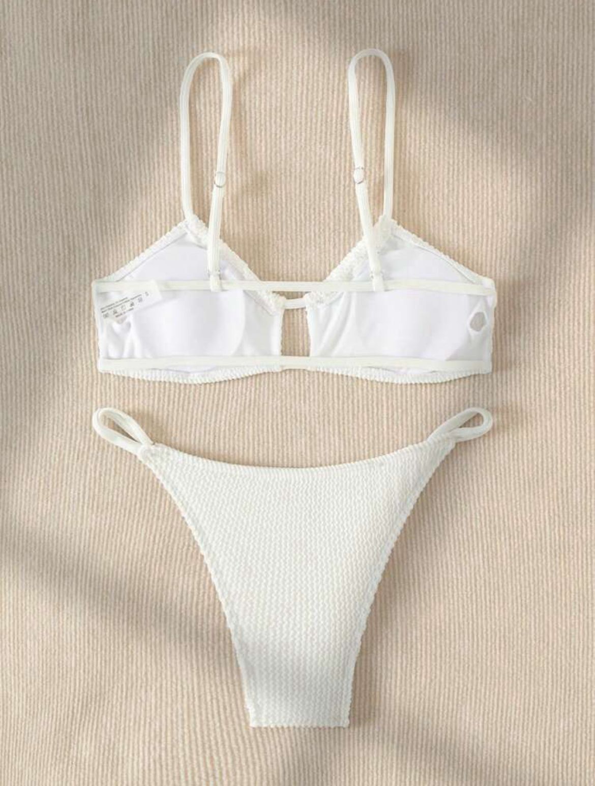 Bikini: Coconut cream