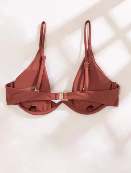 Top de bikini con ballena