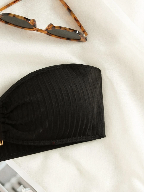 Top bikini con textura corte V de un hombro