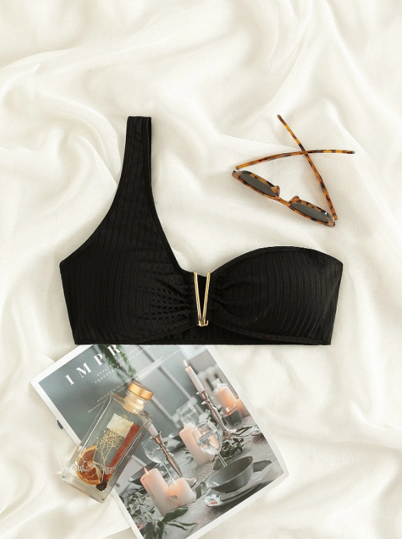 Top bikini con textura corte V de un hombro