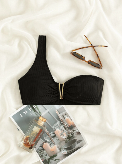 Top bikini con textura corte V de un hombro